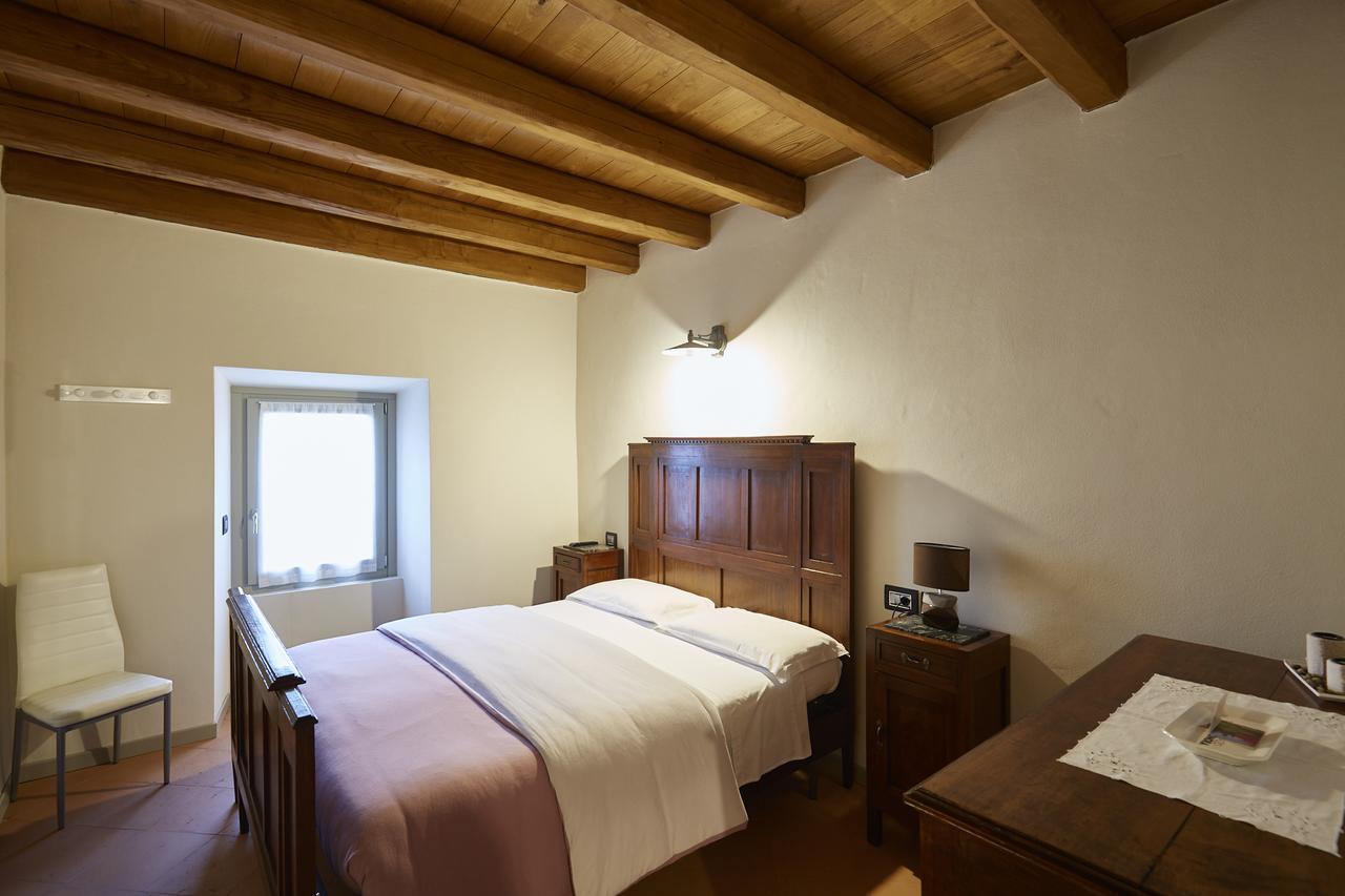 Palazzo Eleonora Bed & Breakfast Monasterolo del Castello Luaran gambar