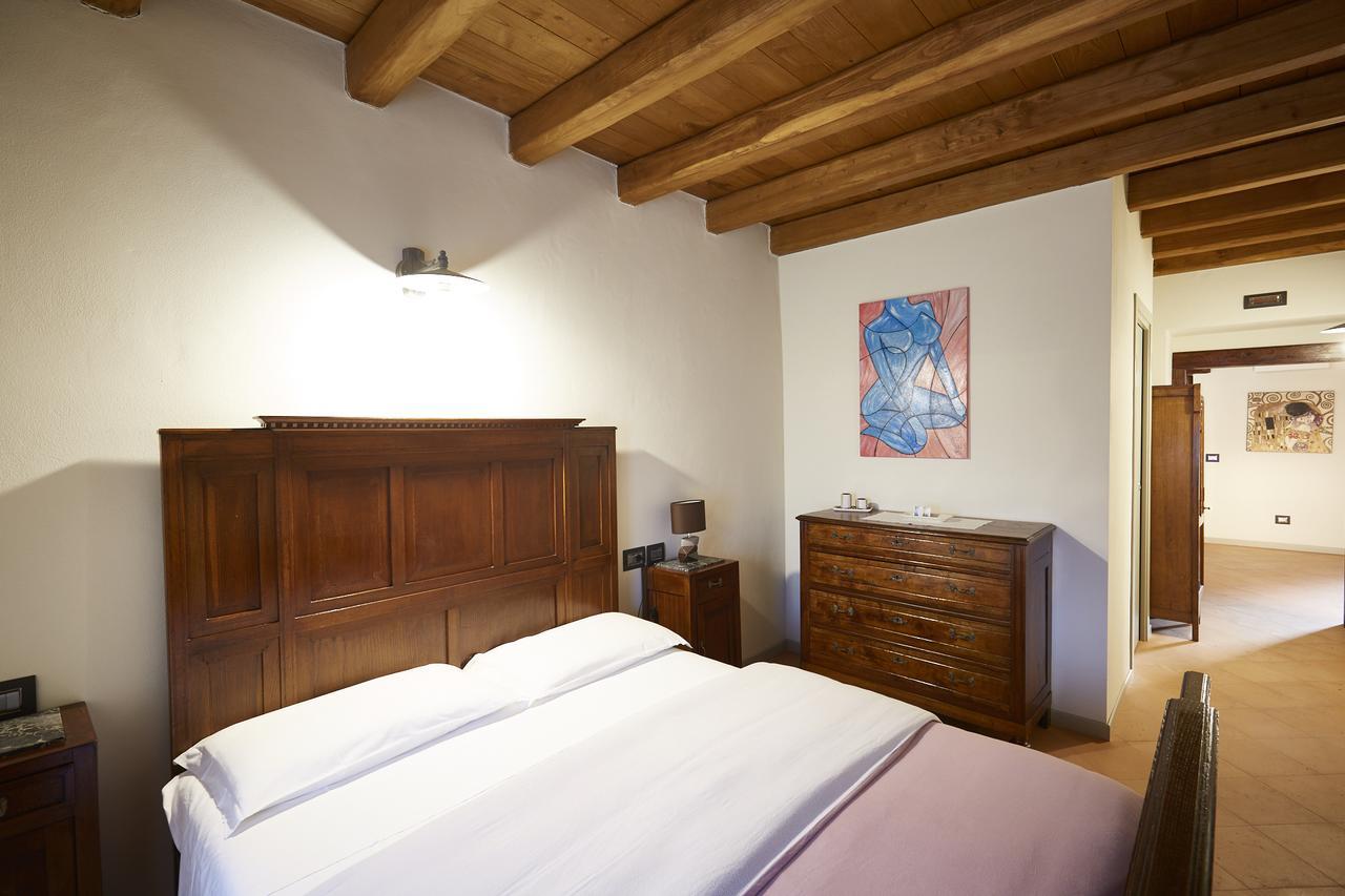 Palazzo Eleonora Bed & Breakfast Monasterolo del Castello Luaran gambar