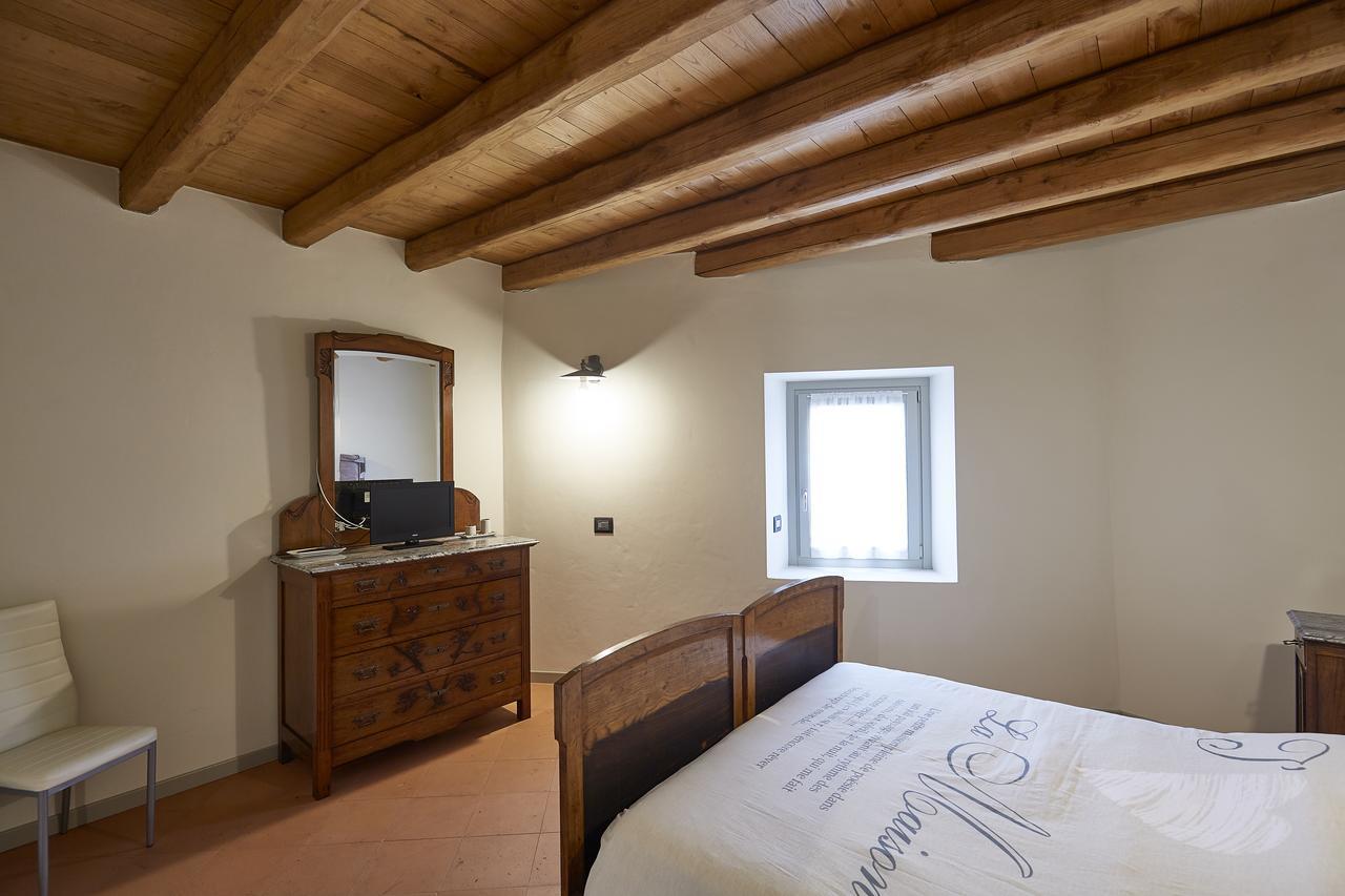 Palazzo Eleonora Bed & Breakfast Monasterolo del Castello Luaran gambar