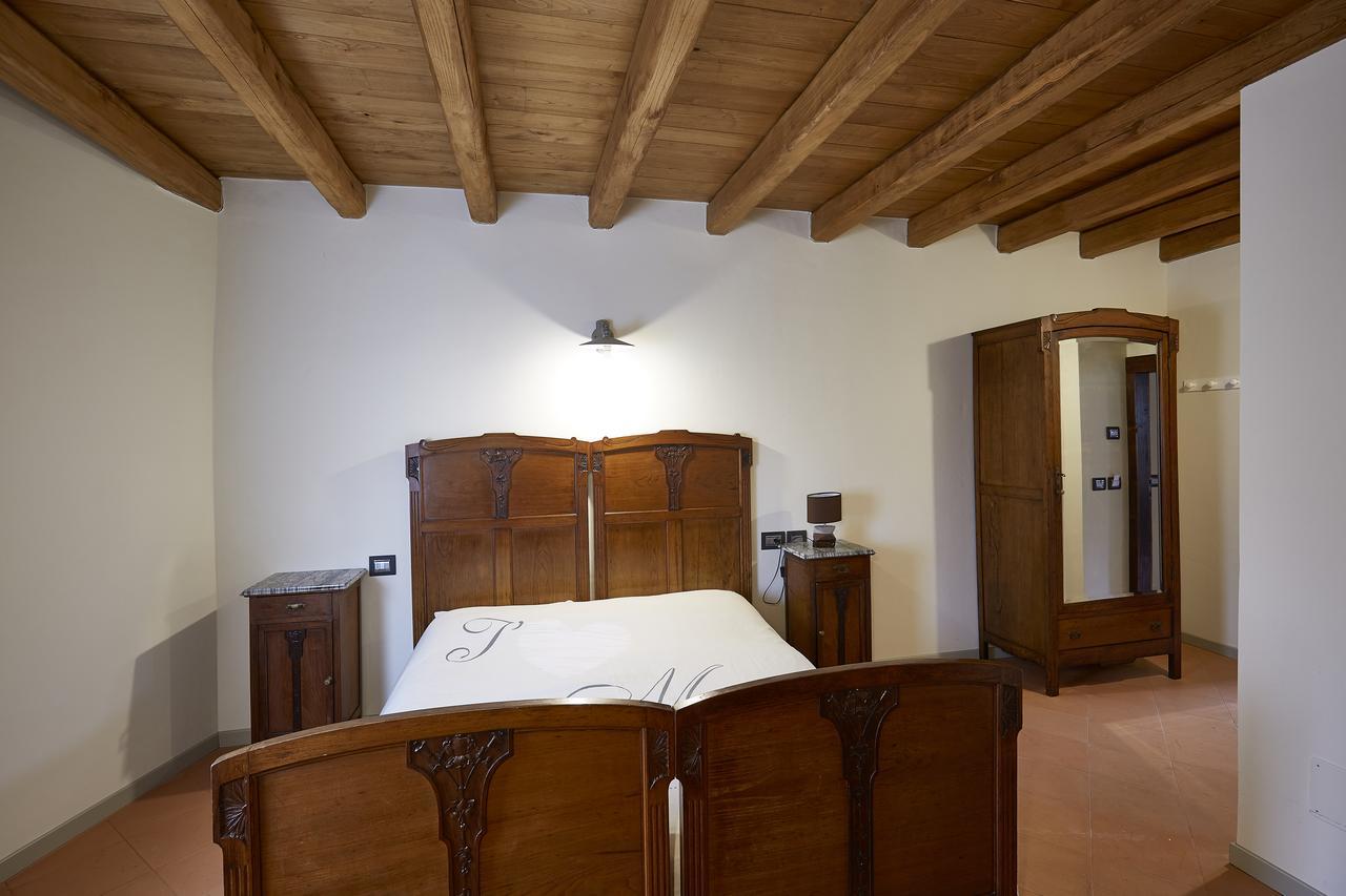 Palazzo Eleonora Bed & Breakfast Monasterolo del Castello Luaran gambar