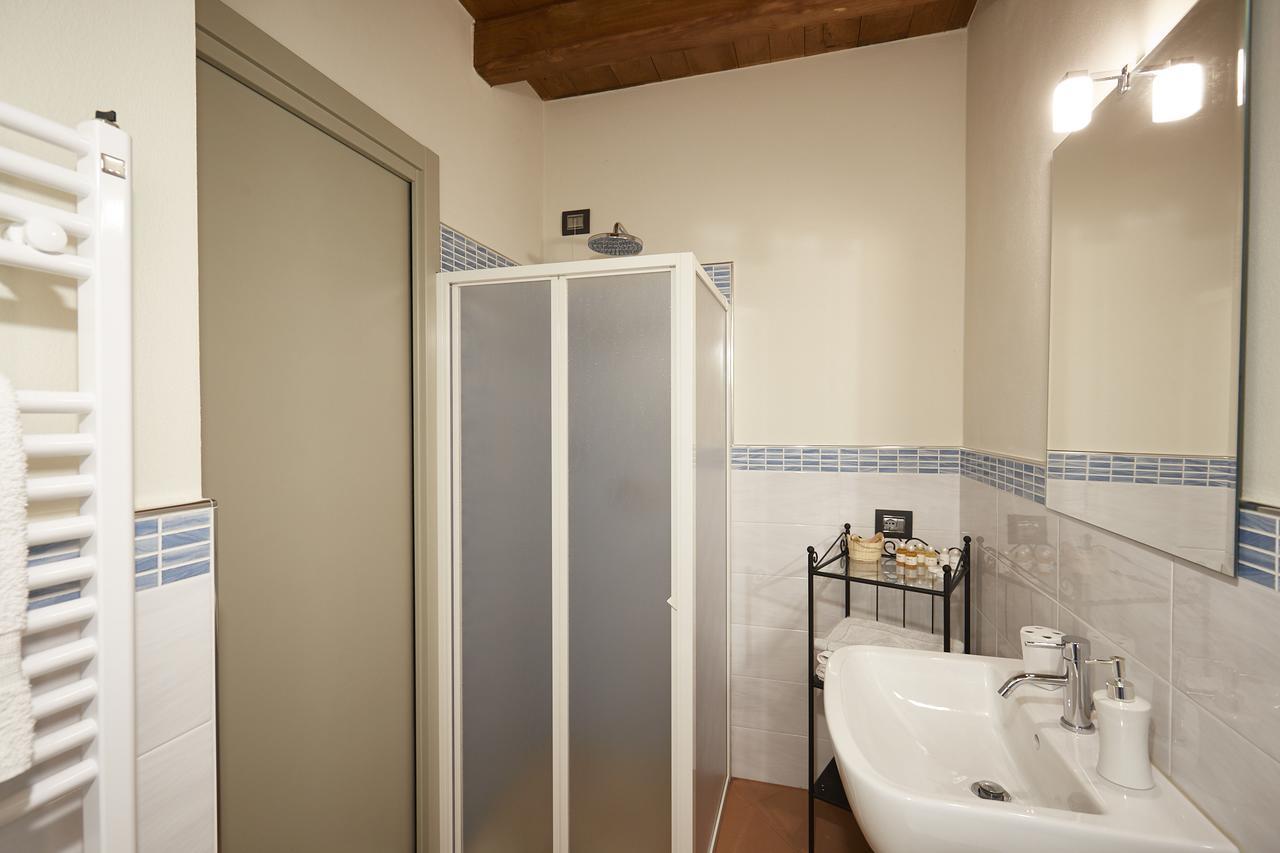 Palazzo Eleonora Bed & Breakfast Monasterolo del Castello Luaran gambar