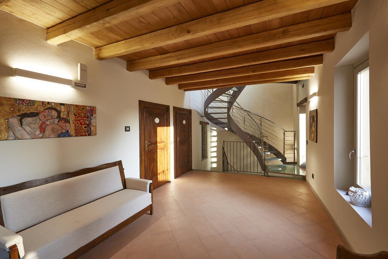 Palazzo Eleonora Bed & Breakfast Monasterolo del Castello Luaran gambar